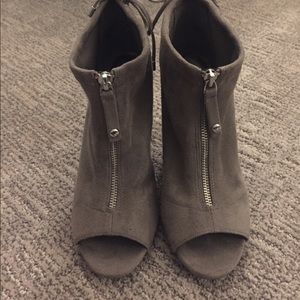 Guess suede peep-toe heel. Size 8.5